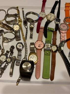 43-Watch Mixed Lot – Vintage, Retro & Classic Styles Women’s Men’s